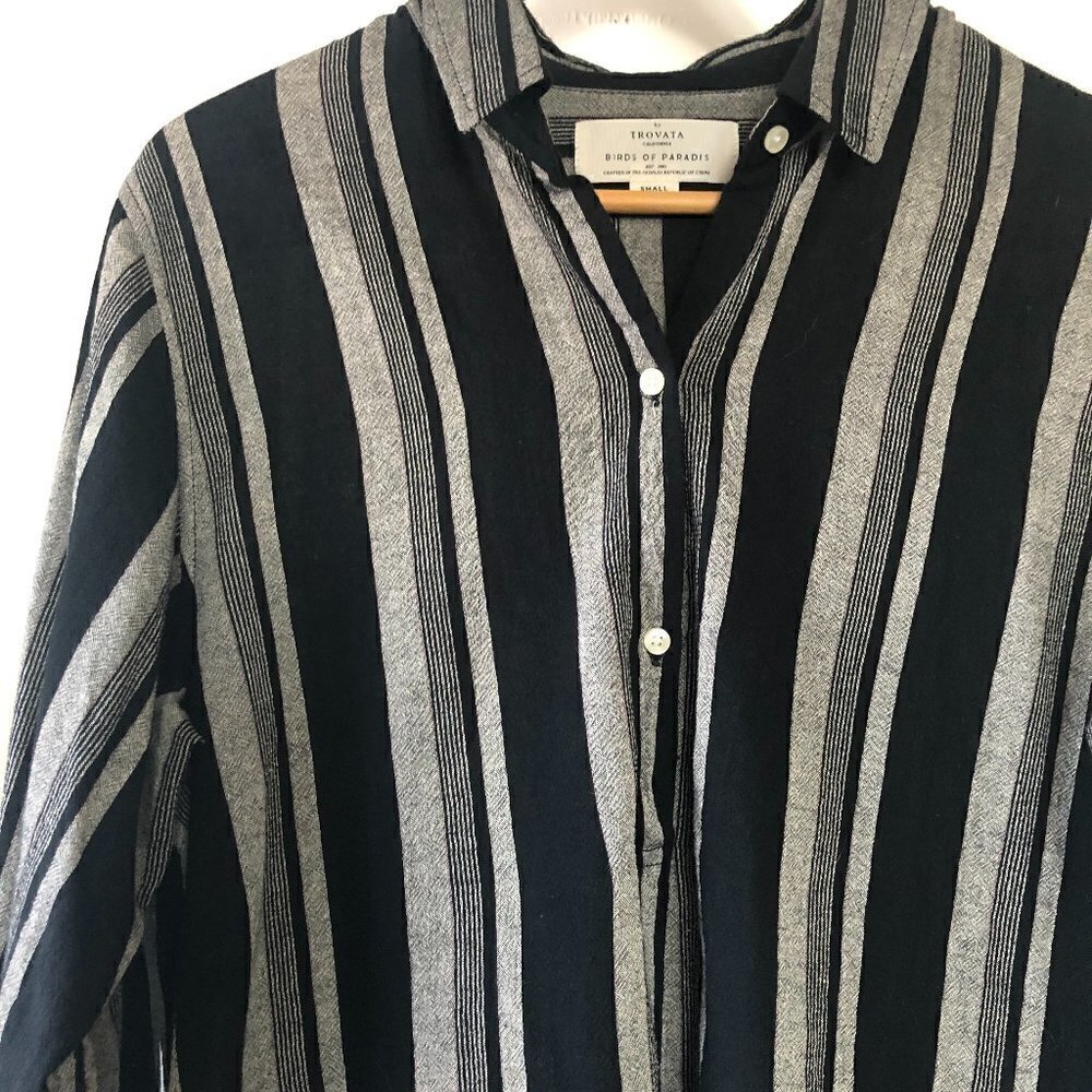 Birds of Paradise by Trovata Striped Gray Black Flowy Blouse size S